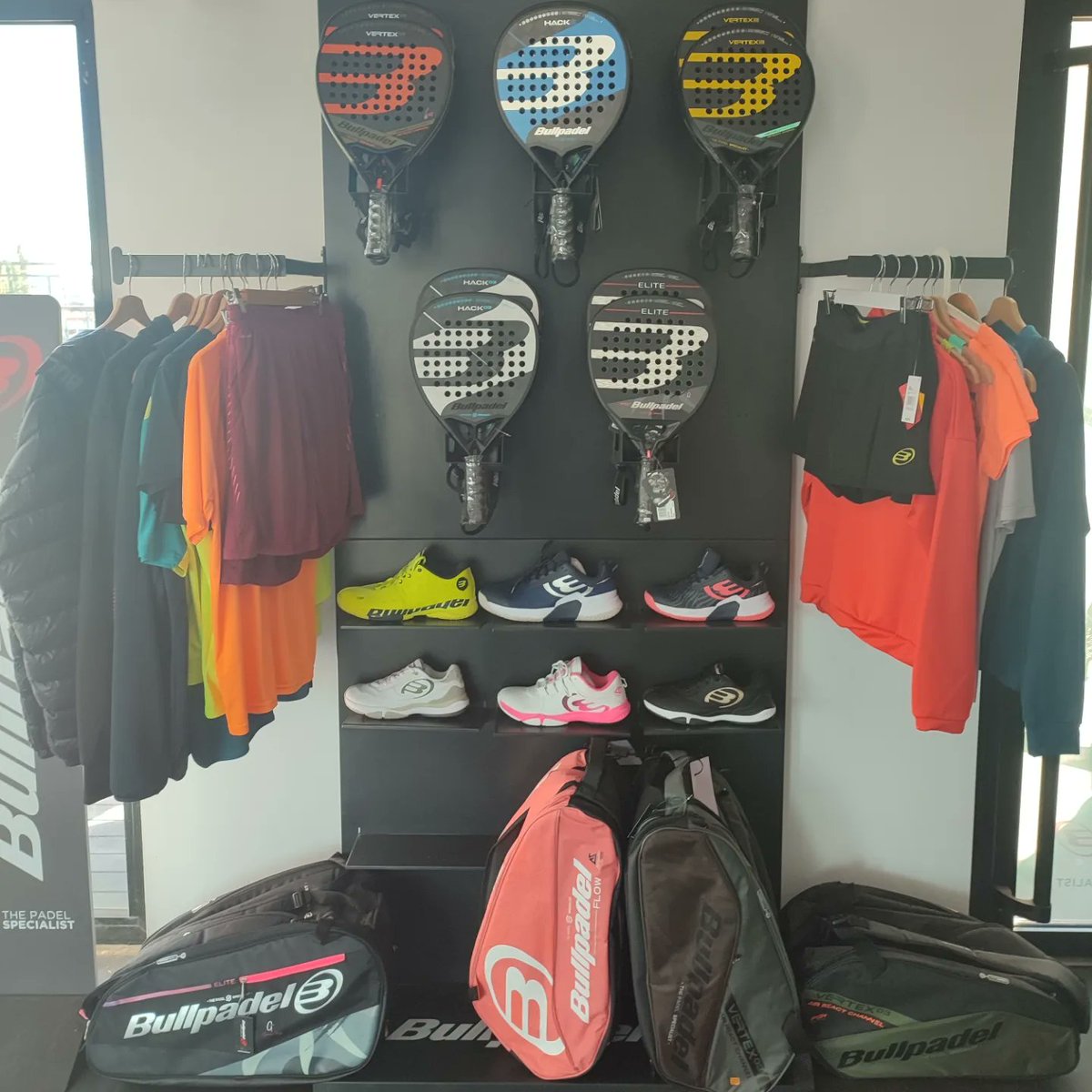Padelzaragoza's tweet photo. ¡Ya tenemos en la tienda de nuestro club los productos de la nueva colección Bullpadel! 
Ven y hazte con las nuevas palas, paleteros y mochilas de @bullpadelsport 
#padel #zaragoza #padelzaragoza #padelizate https://t.co/NVAVC3uJu3