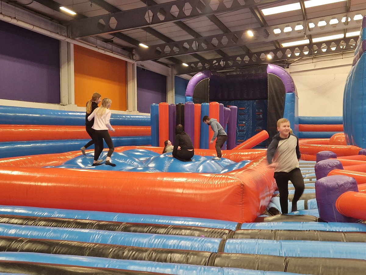 Miss__RG_'s tweet photo. What an amazing time we had @InflataNation Glasgow. S1 & S2 @DHSPersDev (and the staff) @dhsflad @drumchapelhigh can't thank you enough for making our visit "the best day ever."
What a fantastic team you are 👏👏#nurture #christmastreat #awesometimes 😁😁👍 https://t.co/EzUp3YovGA