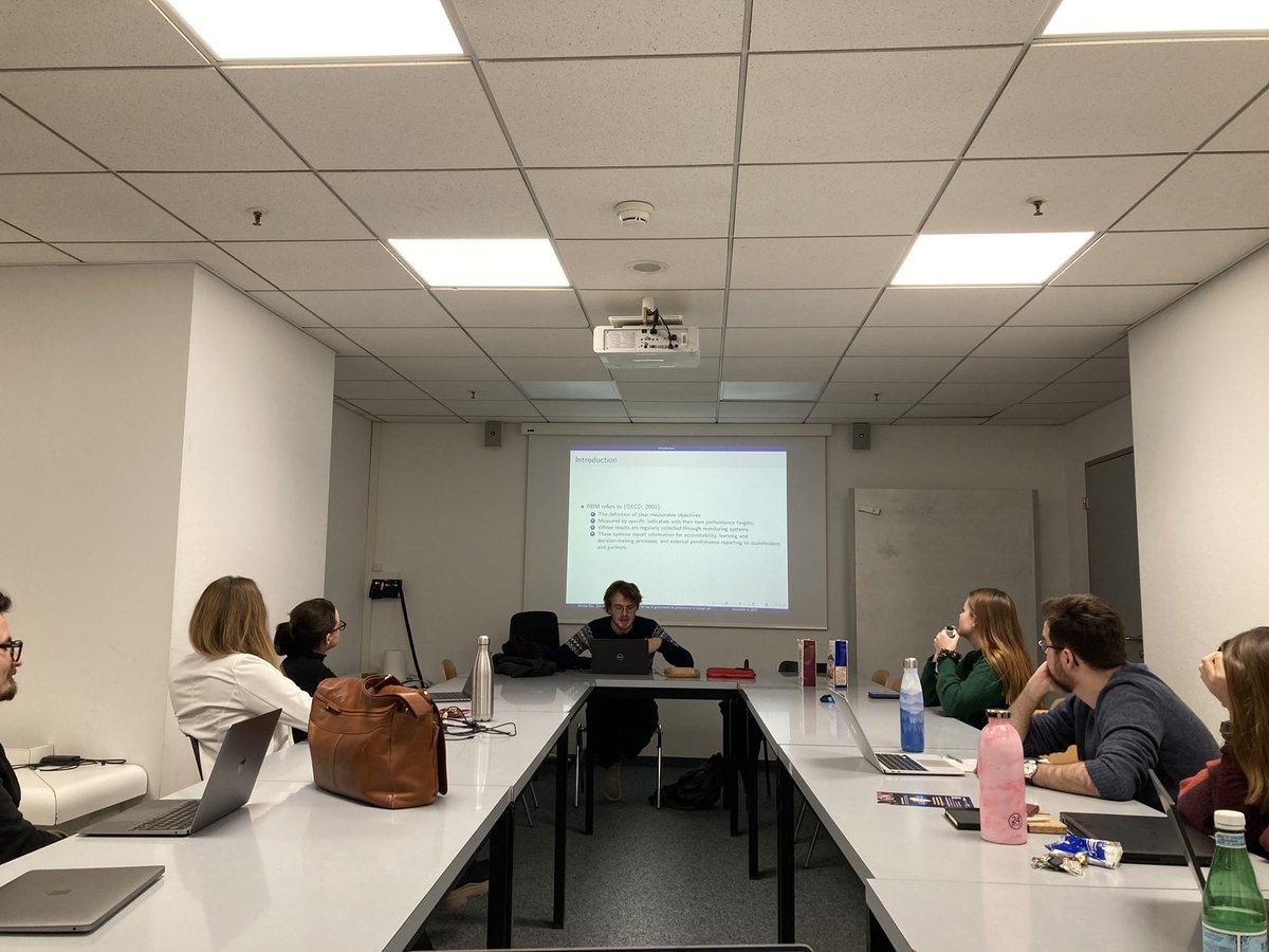 Yesterday saw the last session of our PhD/Postdoc colloquium in IR and political science at @unige_en for 2022. Nothing beats in-person discussions of promising work! Thanks @WalderMaxime @nicolas__bau & Steffi Scheidegger for our co-organisation.