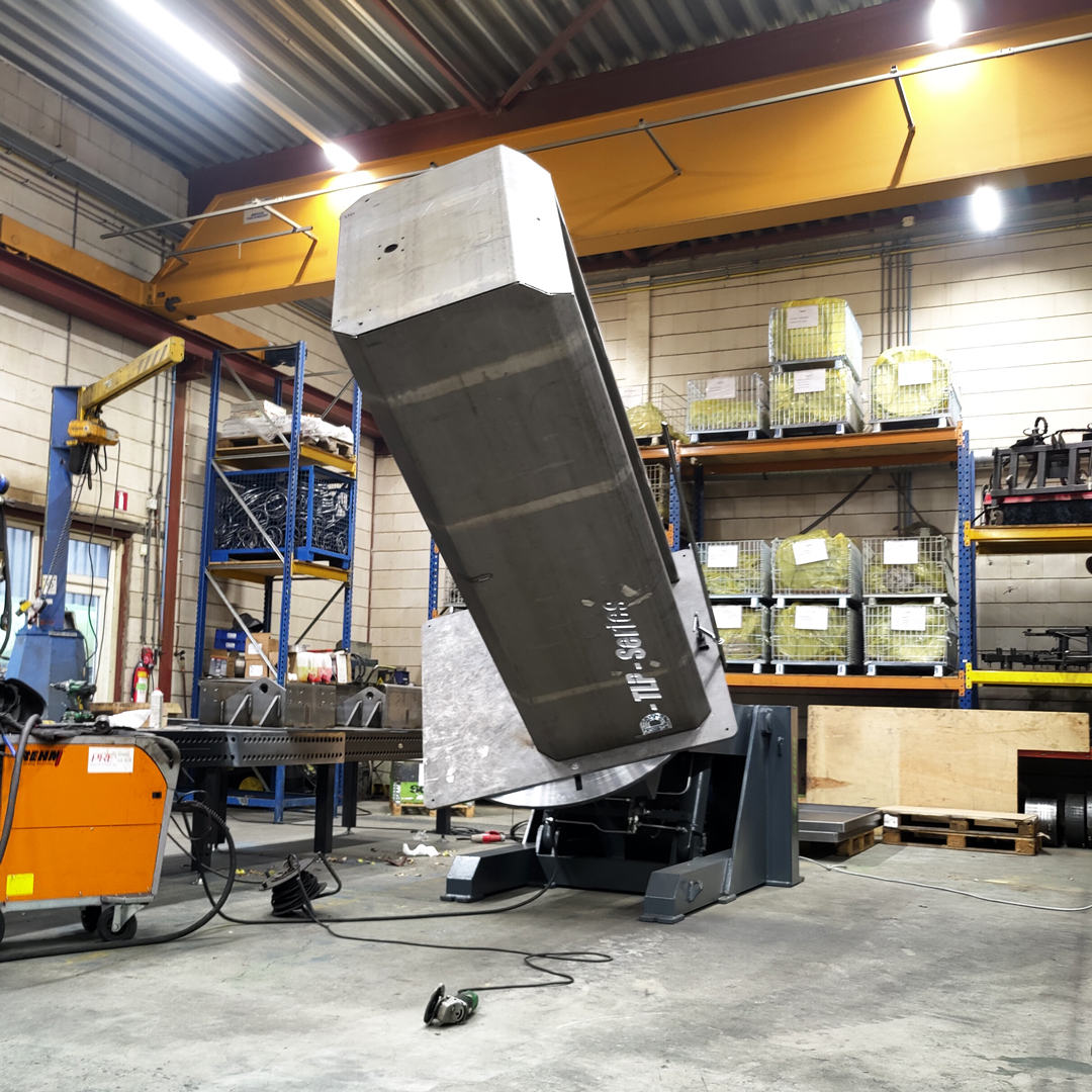 DumetaImpExp's tweet photo. A closer look at a machine we’ve been working on. It’s not done yet, but wait till next week and we can show you the final results! The 8t heavy-duty welding positioner D-HB-HE-80 is of great help!
#welding #welder #weldingpositioner #engineering  #custommachine #workinprogress https://t.co/tf9ewOCW8y