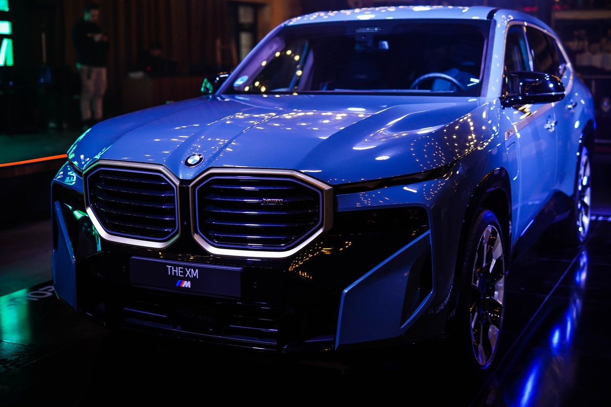U svetlu jubilarne proslave 50 godina M odeljenja, u Beogradu je održana spektakularna premijera prvog ikada BMW XM modela.

#BMWXM #bmwsrbija #BreakTheNorm