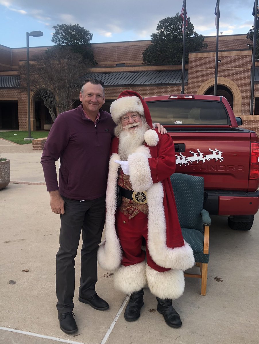 Look who visited <a href="/BHSElks/">Burleson High School</a> this morning! 🎅 <a href="/BurlesonISD/">BurlesonISD</a>