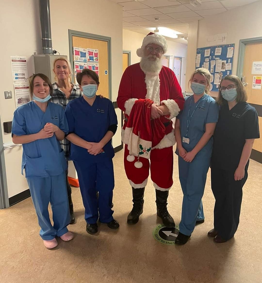 Cardiothoracic ITU (@cardiothoracici) on Twitter photo Santa having a last minute word with some on his naughty list!🤨 <a href="/Cardiothoraci14/">Cardiothoracic CAV</a> <a href="/CV_UHB/">Cardiff and Vale University Health Board</a> Santa having a last minute word with some on his naughty list!🤨 <a href="/Cardiothoraci14/">Cardiothoracic CAV</a> <a href="/CV_UHB/">Cardiff and Vale University Health Board</a>