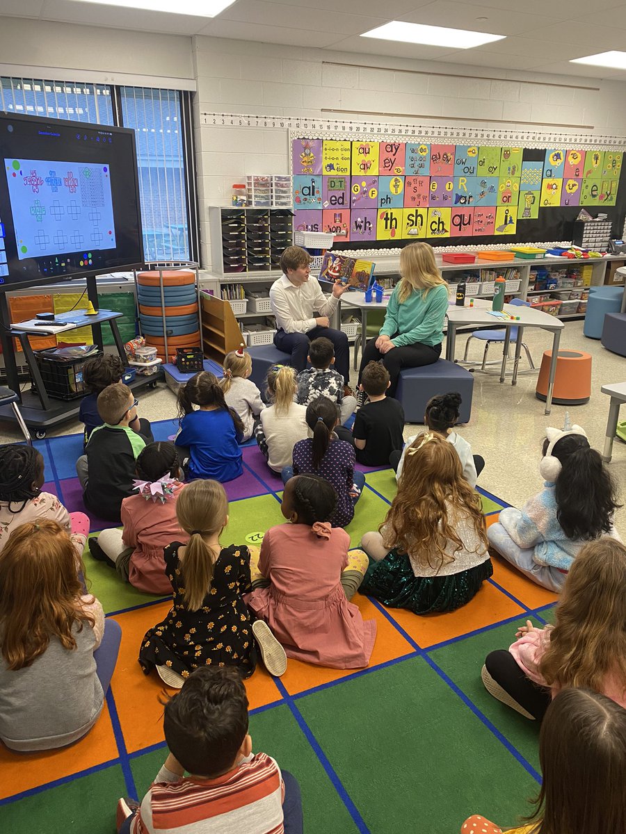 vjabolts's tweet photo. @VJA_VALT Thank you McAuliffe Challengers @KirbySD140 for the warm welcome for our VALT readers in their last reading activity for 2022! Enjoy your winter break future T-Bolts. https://t.co/zYFec18XMb