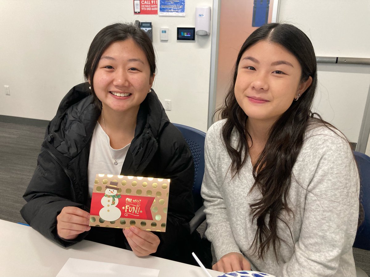 HMHSchoolofMed's tweet photo. Doing their part to spread good cheer, the School’s chapter of the Student National Medical Association devoted their time on Tuesday to make holiday cards for patients, the homeless, and also the beloved health care workers at Hackensack University Medical Center. https://t.co/lAF1rCTWic