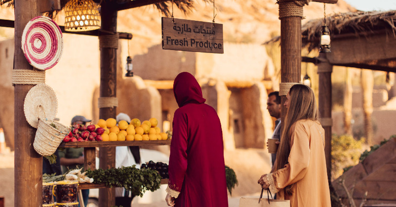 AlUlaMoments's tweet photo. Don't miss out on the last weekend of the #FreshFoodMarket! Free and open to all, stroll amidst outdoor stalls of fresh produce. Meet up with friends, bring your children &amp; get a taste of life in #AlUla

#AlUlaMoments