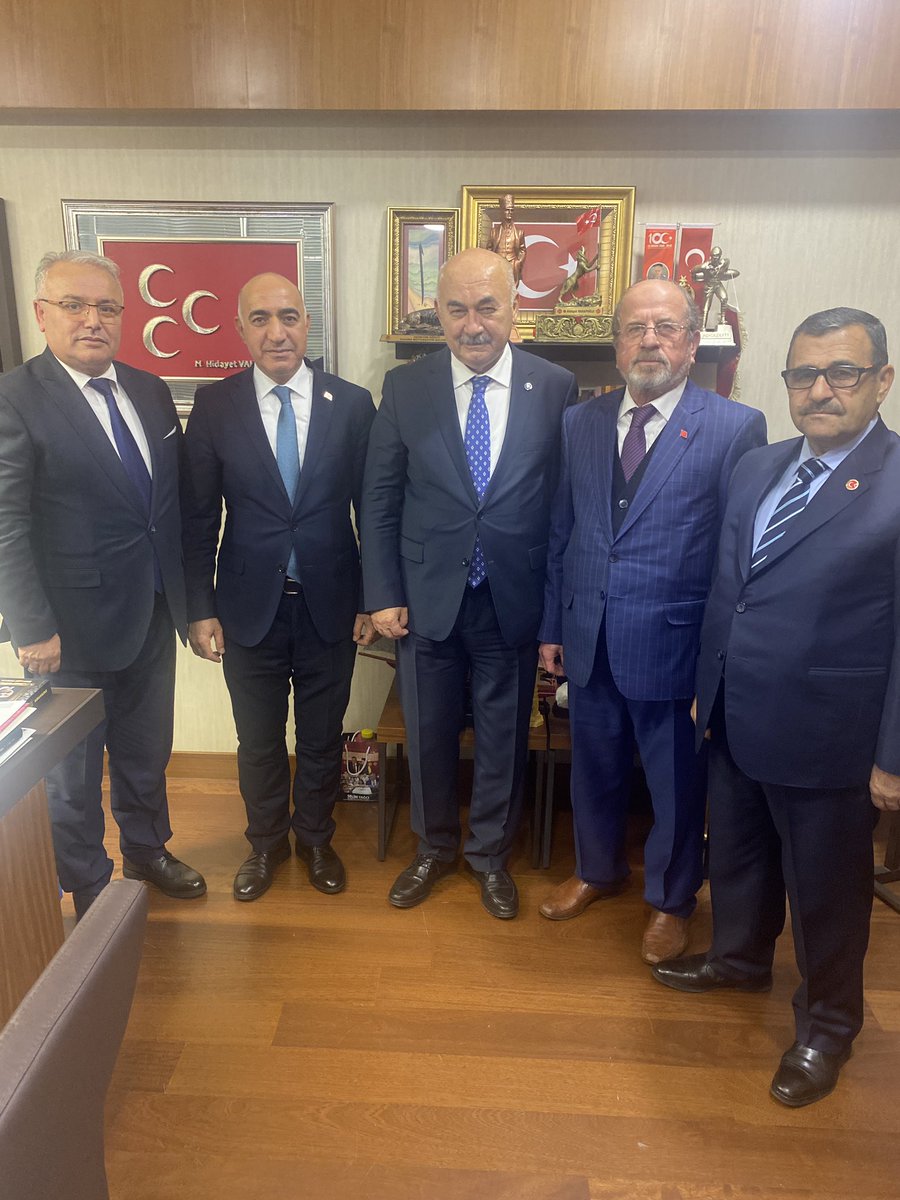 HVahapoglu's tweet photo. Bursa İl Dernekleri Federasyonu (BİLDEF) Bşk. Ramazan Alp ve yönetim kurulundan Hüseyin Görgülü, Necip Daş, Ali Bozkurt’a nazik ziyaretlerinden dolayı teşekkür ederim. https://t.co/kdnPrNpefB