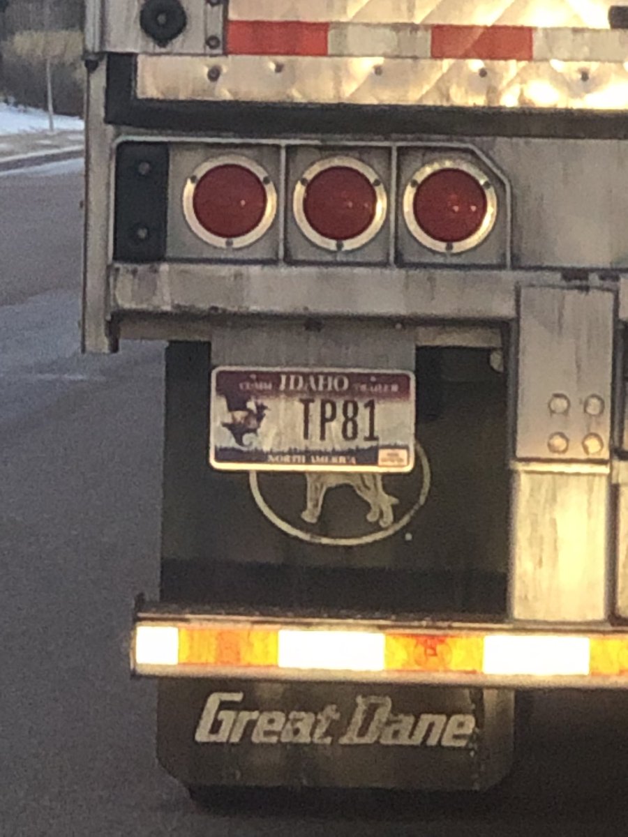 IHitTheRoad's tweet photo. @DenverPolice is a public street a safe place to park a semi truck blocking the normal traffic flow? This truck is abandoned for more than 4 days in a row @denverpost @9NEWS @DenverChannel https://t.co/xdoDtrr1Qe