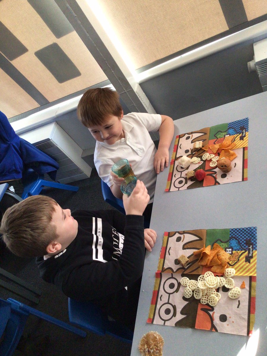 CastleHillsScaw's tweet photo. 2S have enjoyed their Christmas party #CHmagic #TeamCHPA @LegerEdTrust @CastleHillsScaw https://t.co/8OVquMi3ym