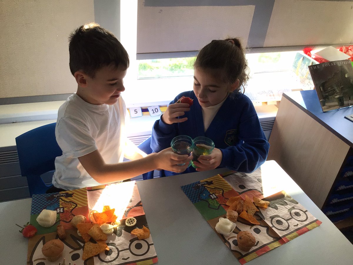 CastleHillsScaw's tweet photo. 2S have enjoyed their Christmas party #CHmagic #TeamCHPA @LegerEdTrust @CastleHillsScaw https://t.co/8OVquMi3ym