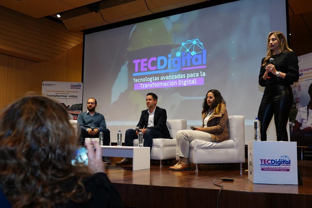 “Estamos promoviendo el aprovechamiento de tecnologías para lograr una democratización de las TIC, que nos lleven a alcanzar una sociedad con mayor conocimiento y capacidad productiva”, <a href="/SimonOsorioJ/">SimonOsorio</a>  #GobiernoDeLaGente