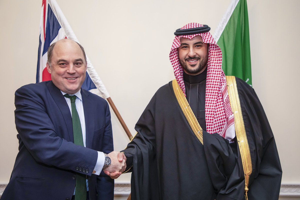 kbsalsaud's tweet photo. التقيت معالي وزير الدفاع البريطاني بين والاس، استعرضنا العلاقات الإستراتيجية والتاريخية بين بلدينا الصديقين، وبحثنا أوجه التعاون الثنائي في المجال العسكري والدفاعي وسبل تعزيزه، وناقشنا عددًا من القضايا ذات الاهتمام المُشترك، وتطورات الأوضاع على المستويين الإقليمي والدولي. https://t.co/GAbFQWCd8q