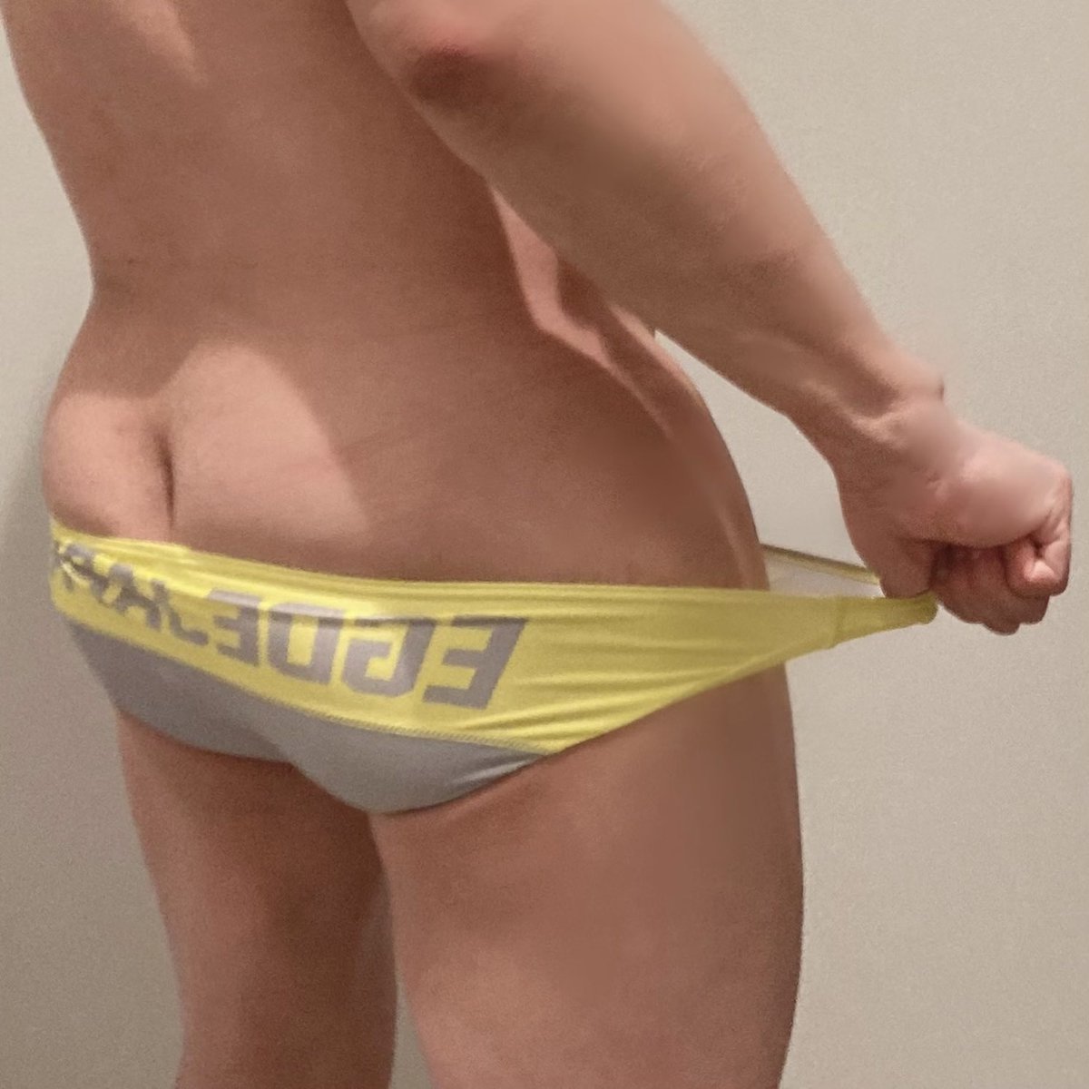 お気に入りのビキニだけど脱いじゃおうかな？笑

#EGDE #egdeunderwear