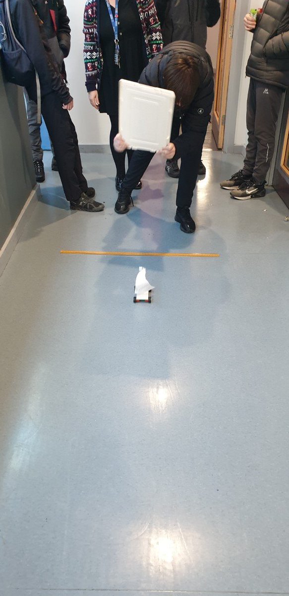 EvertonSchool's tweet photo. Today our Year 10's investigated air resistance using Lego education! #MakingPhysicsFun https://t.co/vvIFzjWasI