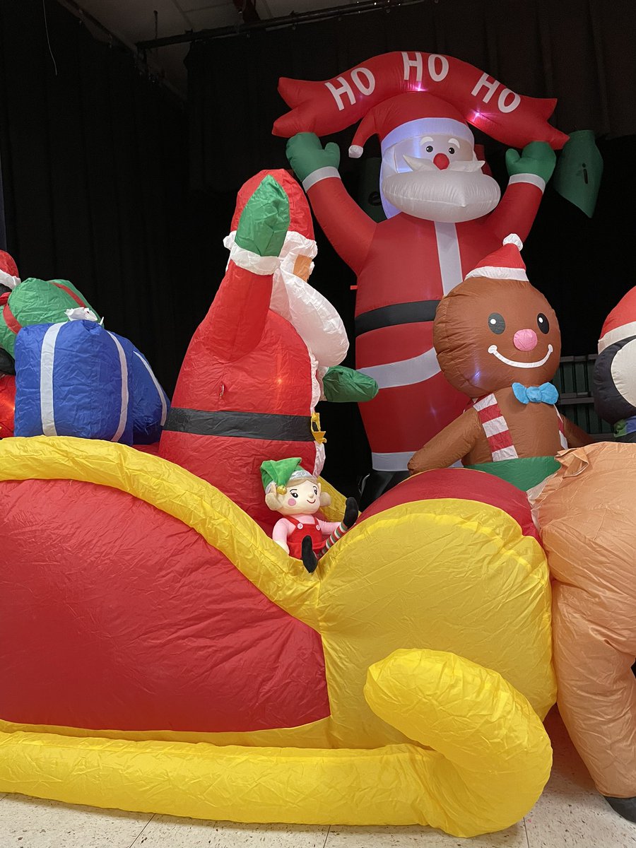 MandyAl29674311's tweet photo. Hazel our Elf took ALL of the decorations and put them on the stage!! #ingramingenuity https://t.co/oy0US8ljua