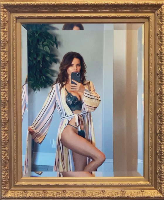 Modern day Portrait 🖼️  #modernart #future https://t.co/T7vHnxoraN<a href="/tag/modernart"class="tags">#modernart</a><a href="/tag/future"class="tags">#future</a>