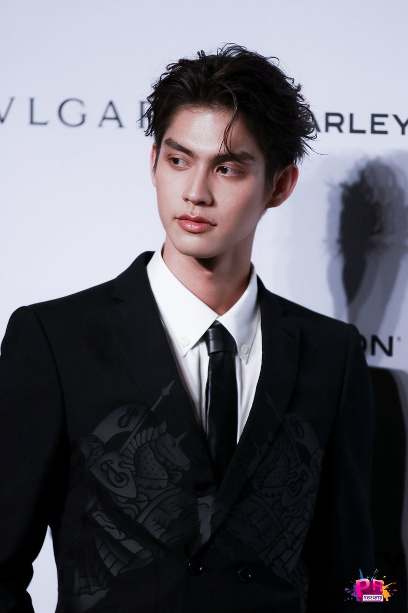 Sun_an_flower's tweet photo. ใครจะต้านเค้า บ่ายไปงานรับปริญญา เย็นมางาน Man of the Year สุดปังของตัวท้อปคนนี้ค่าาา
Bright x GQ
#GQTHAILANDMOTY2022
#bbrightvc @bbrightvc
#BrightGraduationDay https://t.co/gxBGiCflwX
