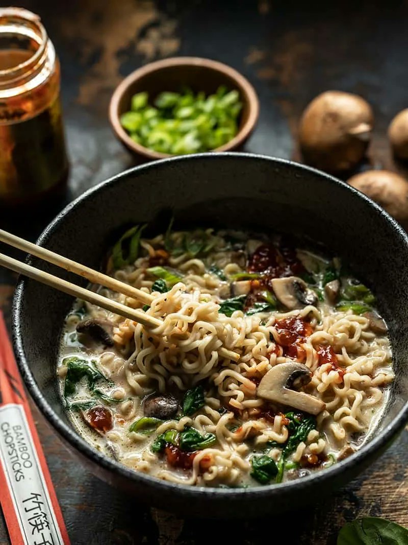 RECIPE 👉 budgetbytes.com/vegan-creamy-m…   
Most of our favorite recipe creations have come from us just piling whatever we have leftover in our fridge into a bowl or pot and seeing how it turns out, including this Vegan Creamy Mushroom Ramen. Creative cooking at its best! 

#ramen
