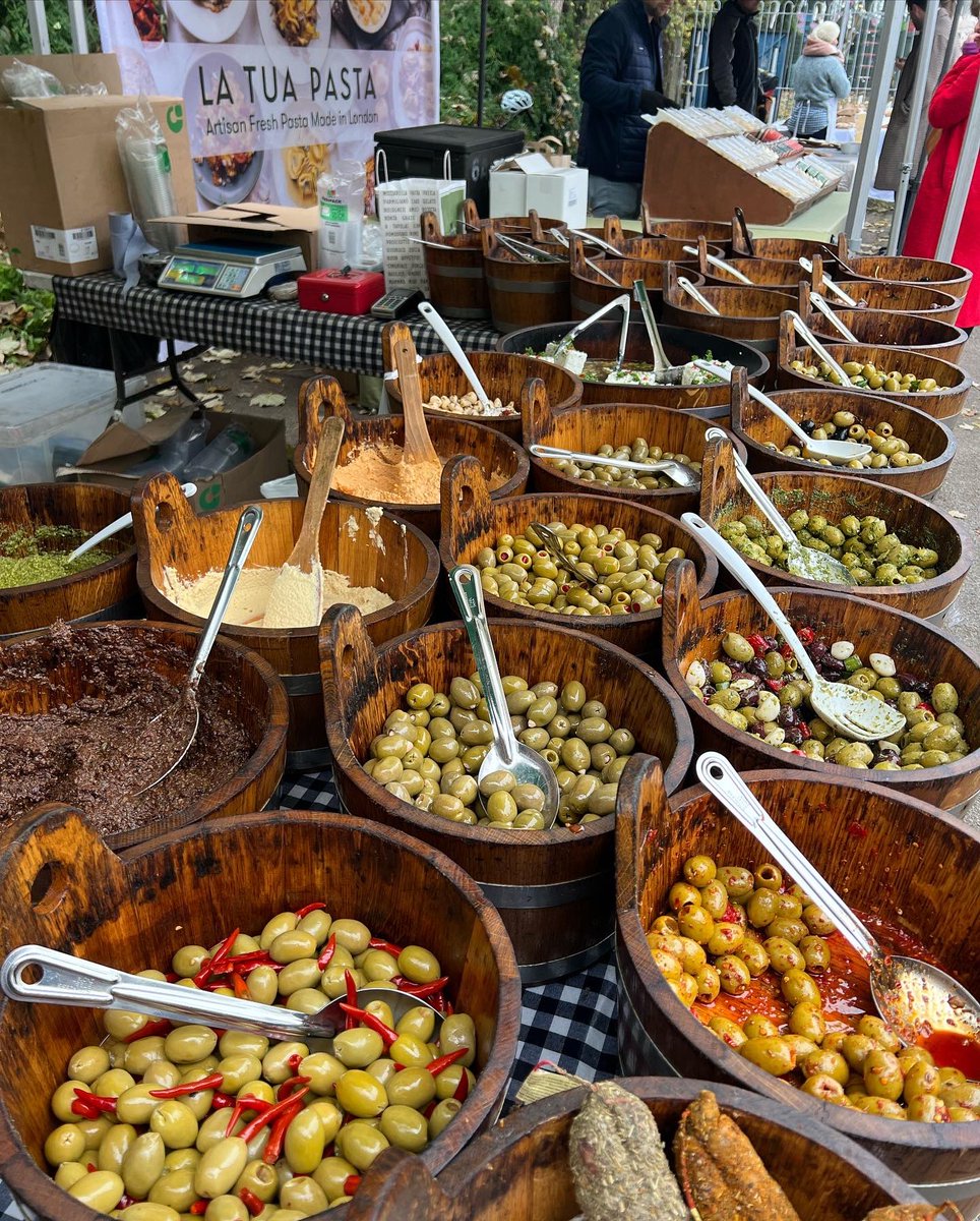 FFMSW6's tweet photo. Last chance to get your Fulham Farmers’ Market shop in before Christmas this Sunday! We will be open for the last time this year on Sunday before our traders go on a well-deserved break. https://t.co/yjSE5Uv6au