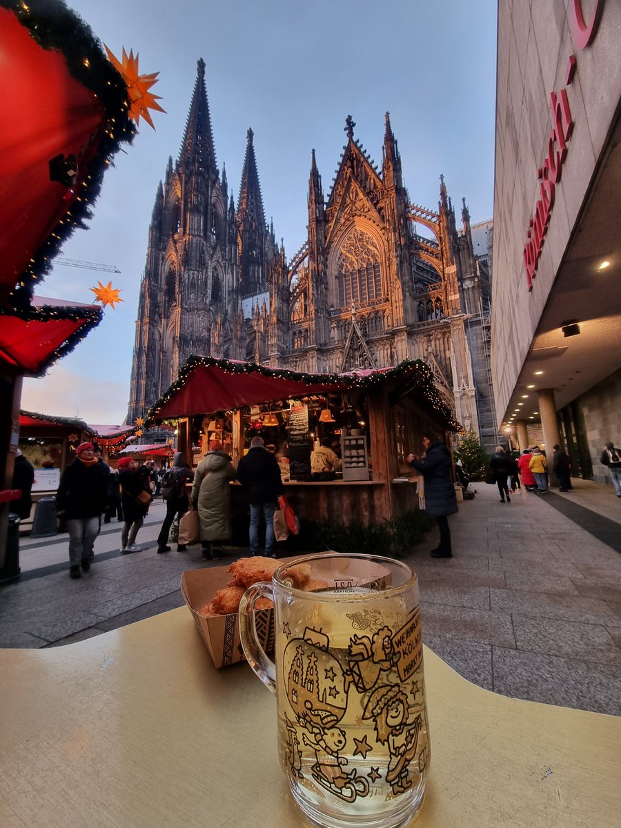 Et Hajni uss Wycombe 🏃‍♀️ 🚣‍♀️ ✈ ⚽️ (@nissesmor) on Twitter photo 