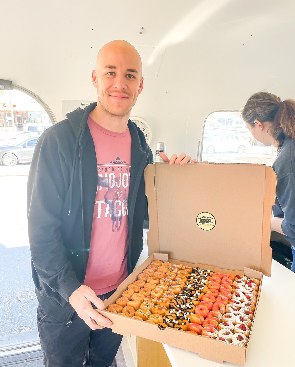 tinylittledonut's tweet photo. it's not too late to place your order for a holiday box of 100 tiny little donuts!🍩
they make the perfect centerpiece for your next holiday party or brunch! call us today during our business hours at 615-679-9422 to place your order!
#tld #localdonuts #donutparty #eatdonuts https://t.co/WCvmfyVYeL