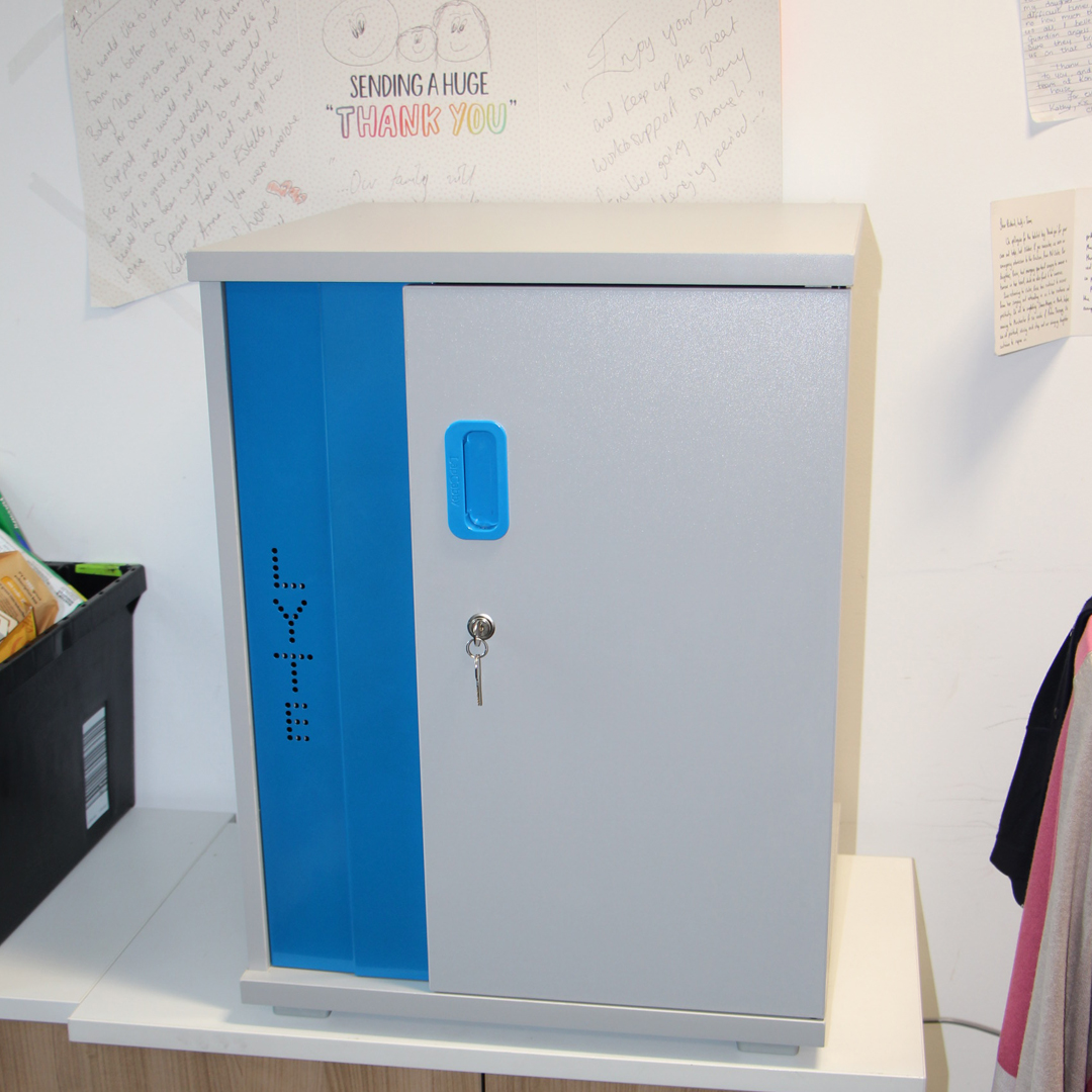 LapCabby's tweet photo. LapCabby donated a Lyte 10 SD to Evelina London House from the Ronald McDonald House Charities UK. Their 14 Houses across the UK give families a place to rest, eat and relax, just moments away from their childβs hospital ward. Thank you RMHCUK for all the good work you do!#rmhcuk https://t.co/KJ3BnpDon5