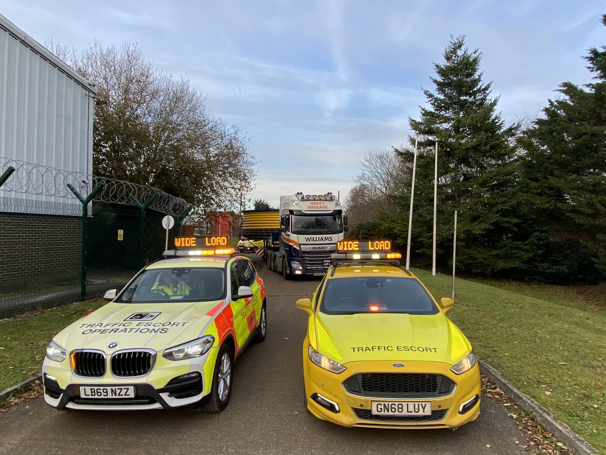 abnormal_loads's tweet photo. Today’s job escorting this 6 meter wide load with @WillTransport #AbLoads @HTAsafer https://t.co/W7AhWHiQMh