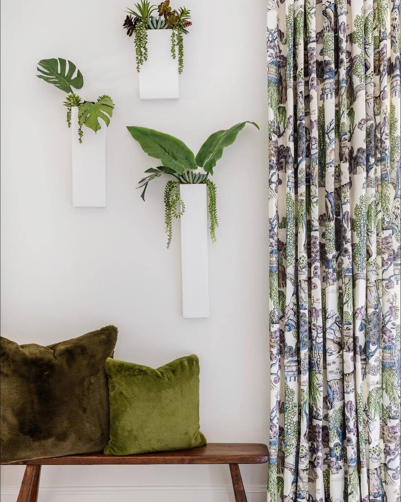 CnCInteriors's tweet photo. Three classics that create interest and dimension…textures, plants &amp; prints. 
.
📸 by @laurasumrak 
.
#classics #prints #texture #plants #biophilia #indooroutdoorliving #design #interiordesign #charlottedesign https://t.co/dNm2O67ckL https://t.co/sxlUBuXn6B