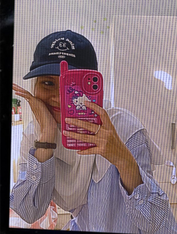 nidafzyhm's tweet photo. i got these from my parents hehe #SnowsSelcaDay https://t.co/pz7OKSlHRp