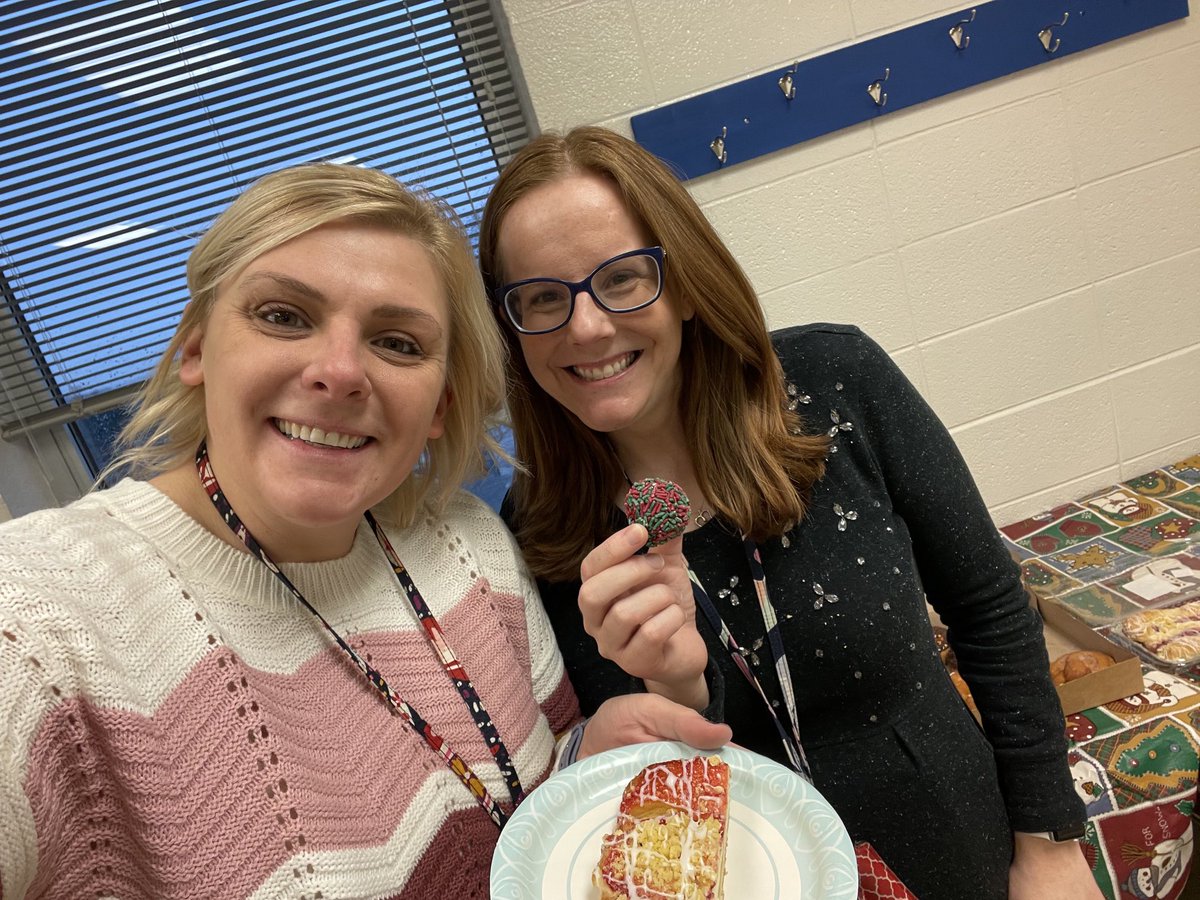 ReadingFitz's tweet photo. On the seventh day before Winter Break we enjoyed some tasty breakfast treats! It was a “sweet” way to start our day! #OR12days #howsweetitis @OakRidgeNPD117 @mrsdenson5th @mrsturnock5th https://t.co/ZZ3JKD13jE