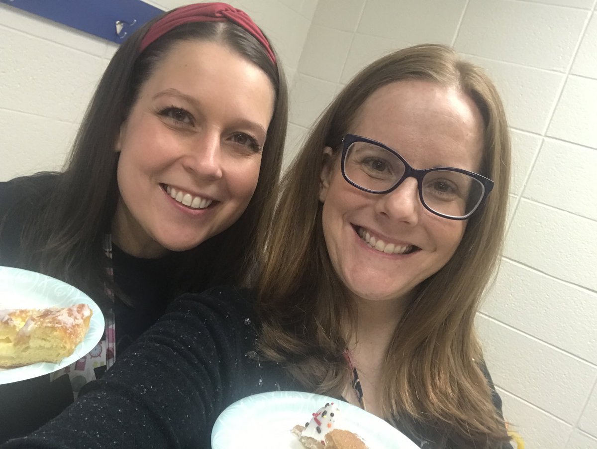 ReadingFitz's tweet photo. On the seventh day before Winter Break we enjoyed some tasty breakfast treats! It was a “sweet” way to start our day! #OR12days #howsweetitis @OakRidgeNPD117 @mrsdenson5th @mrsturnock5th https://t.co/ZZ3JKD13jE