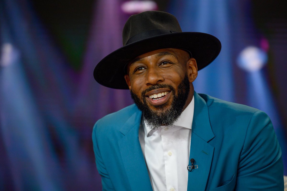 OneTakeNews's tweet photo. Stephen “tWitch” Boss, best known as the DJ on the Ellen DeGeneres show, has committed suicide at the age of 40.

Our thoughts and prayers go out to his loved ones.

(via https://t.co/Tv96LELGSa) https://t.co/hzUpiDRiXs