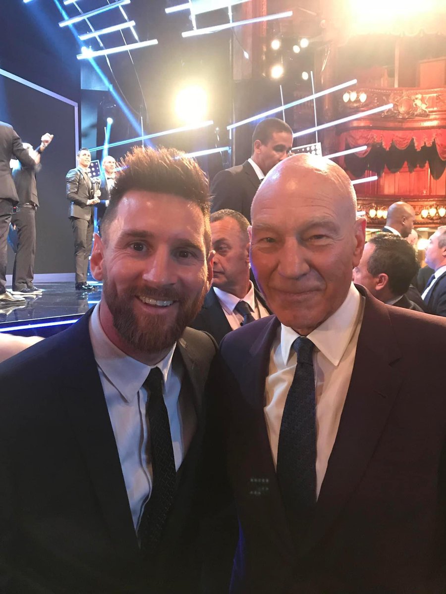 Geek509_'s tweet photo. Quelque part dans le multivers, deux mutants se sont croisés ⚽️👨🏫
#ProfesseurX #XMen #LionelMessi𓃵 #Messi𓃵day #multivers #PatrickStewart #geek509 https://t.co/8hxO338YsX