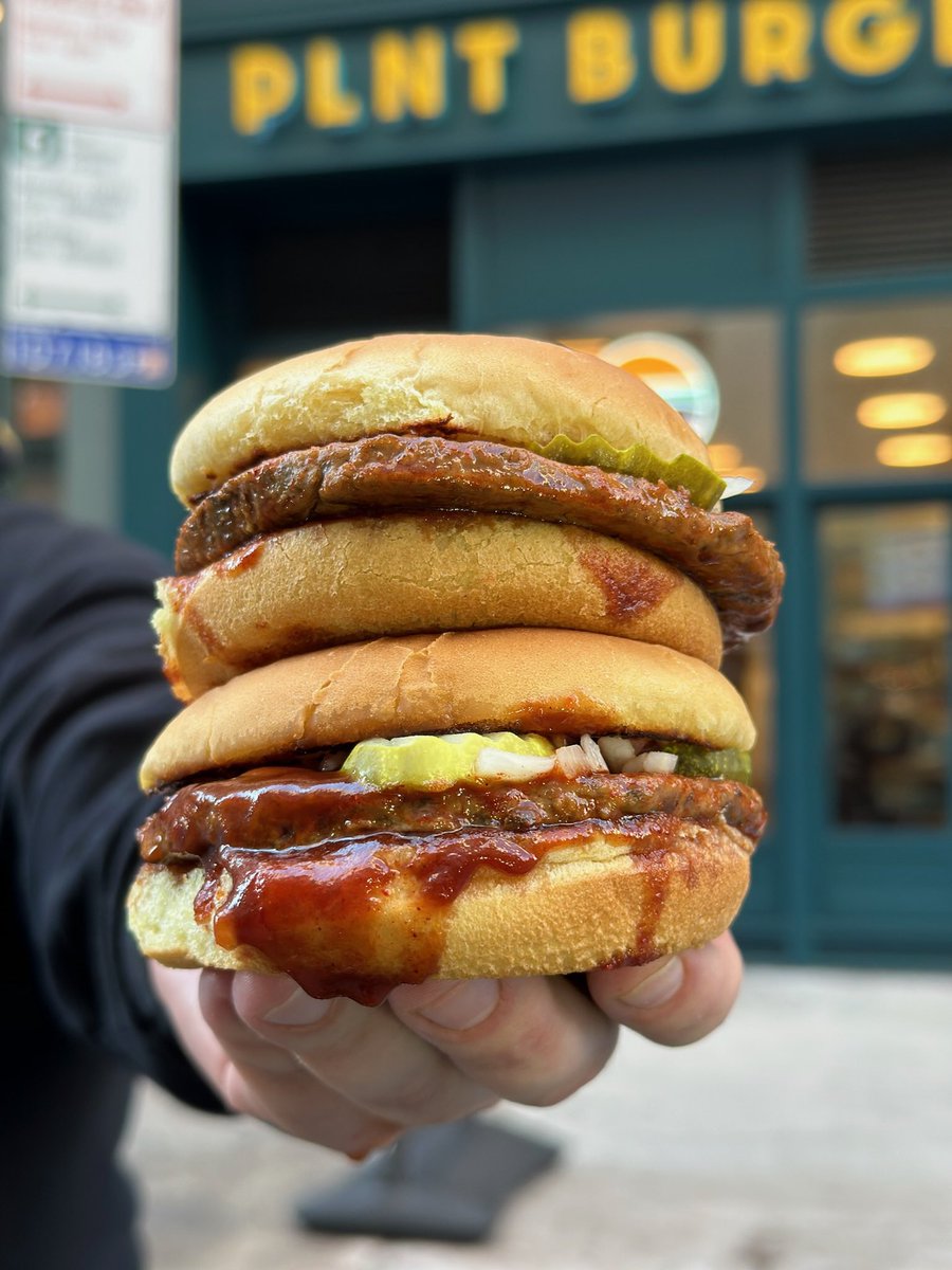 PLNTBurger's tweet photo. HAPPY RIBWICH DAY!! 🙌 We can’t wait for our NYC #PLNTFam to get the first taste TODAY 😋 

We have a very limited number of Ribwiches available, so get there early or order ahead in the app to be sure you get one today 💚 https://t.co/DeoKDPtgJh