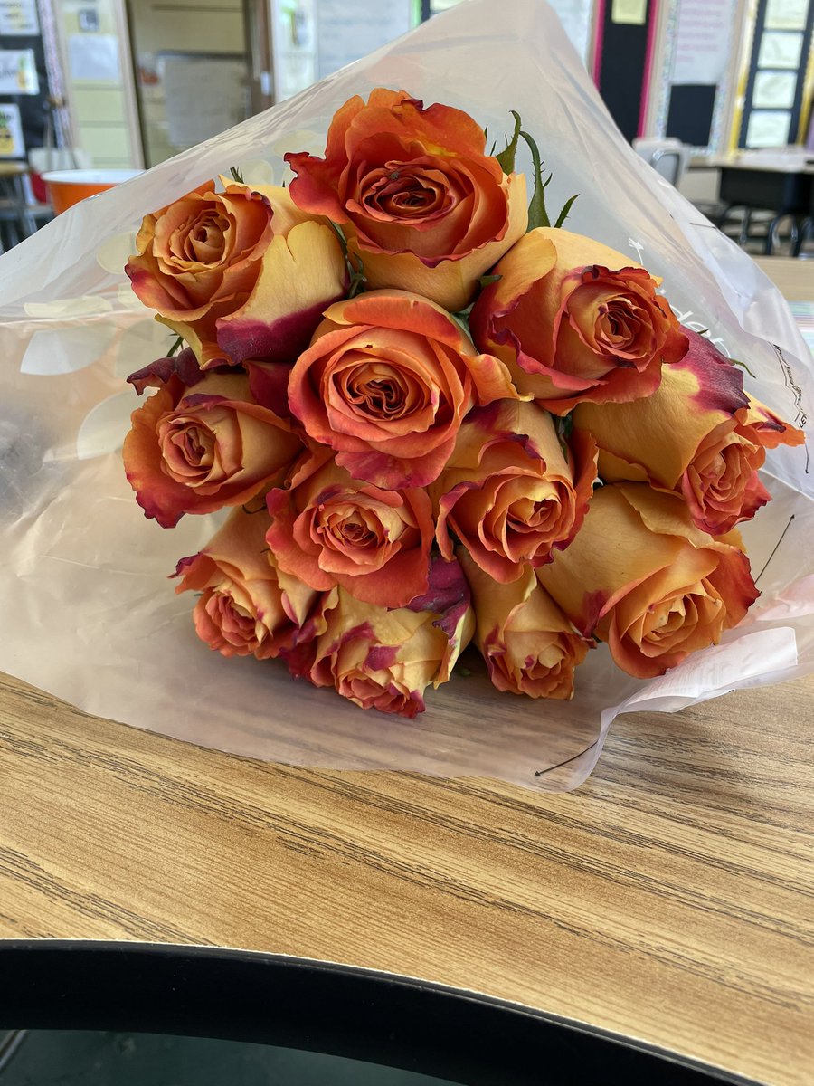Thank you for the beautiful flowers <a href="/roneshamt/">@RoneshaT</a>. I am thankful to have an administration that is one of my biggest supporters and cheerleaders. <a href="/PerryHallES/">PerryHallES</a>