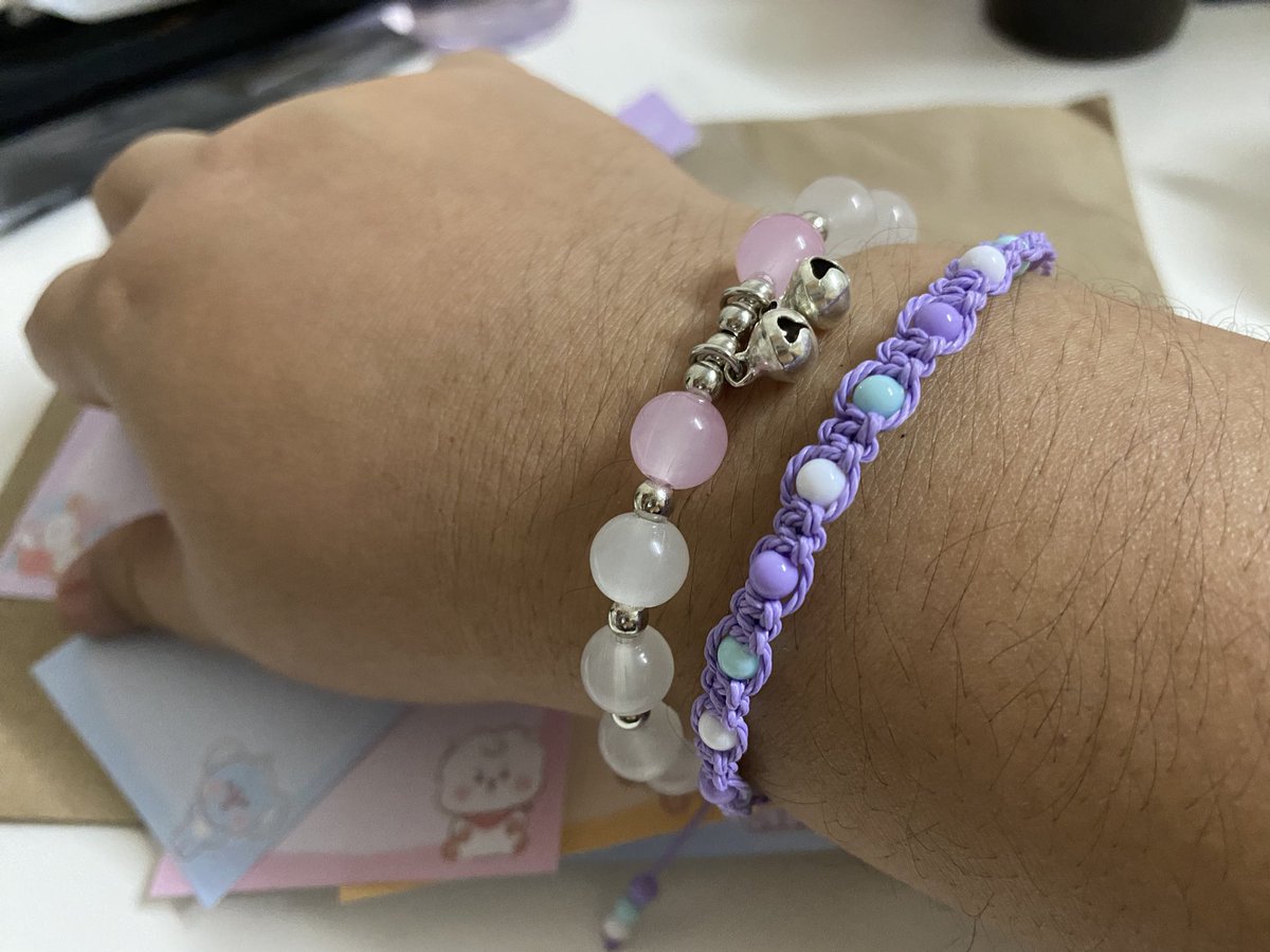 emoiinoz's tweet photo. @JiminWithMe__ ได้รับสร้อยข้อมือม่วง #PurpleString จากกิจฯ แล้วนะคะ 💟🥳 เราจะใส่อย่างดีเลย ㅋㅋㅋㅋ น่ารักมากๆ มีสตก.กับ memo มาให้ด้วย
ขอบคุณจริงๆ ค่ะ มารอรับบังทันปี 2025 ไปพร้อมๆ กันนะคะ 🌷🌿 ขอให้เป็นวันที่ดีค่ะ โบราเฮ 🤍💜 #jiminiereview https://t.co/wdqHwvaJCk