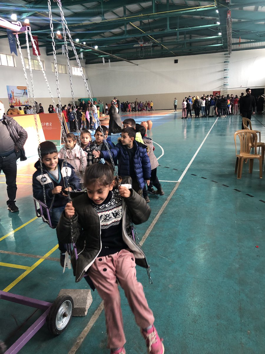 Geleneksel Çocuk Oyunlarıyla öğrencilerimiz eğlenceye doydu <a href="/derikmem47/">Mardin/Derik İlçe Millî Eğitim Müdürlüğü🟢🇹🇷</a> <a href="/DerikKaymakam/">T.C. Derik Kaymakamlığı</a> <a href="/derik_belediye/">T.C Derik Belediyesi</a> <a href="/MstfaKAHRAMAN/">Mustafa KAHRAMAN 🟢🇹🇷</a>