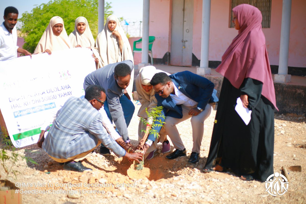 ghmsomalia's tweet photo. #GeedBeerChallenge
Today we have visited Gambool Secondary School, #Garowe; Talked with students &amp; share the importance of trees &amp; their positive impact to our environment; And planted the #tree_of_hope in the school together with the school principal, teachers &amp; students. https://t.co/pZrGu62hch