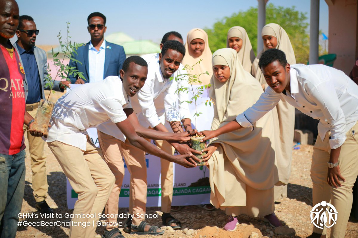 ghmsomalia's tweet photo. #GeedBeerChallenge
Today we have visited Gambool Secondary School, #Garowe; Talked with students &amp; share the importance of trees &amp; their positive impact to our environment; And planted the #tree_of_hope in the school together with the school principal, teachers &amp; students. https://t.co/pZrGu62hch