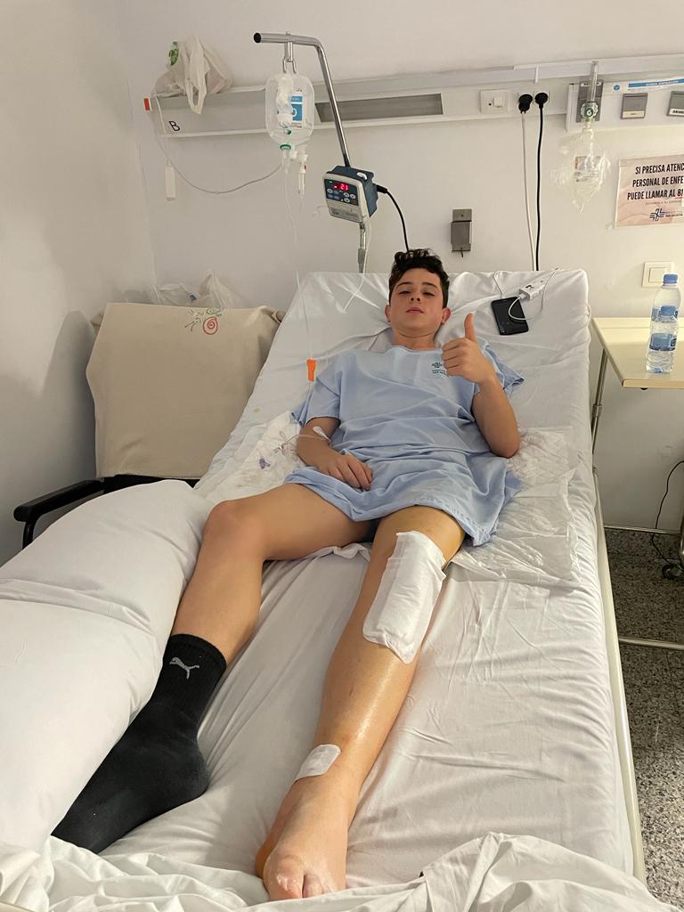 Rocieraoficial's tweet photo. Ayer, nuestro jugador del Cadete A, Marcos Peregrina, se operó con éxito de su rotura de tibia.

Le deseamos todos nuestros ánimos para tenerle de vuelta en el Manuel Adame Bruña. 💪🏼💛

#SomosBarrio #UnClubParaCrecer https://t.co/LHL87Frlm6