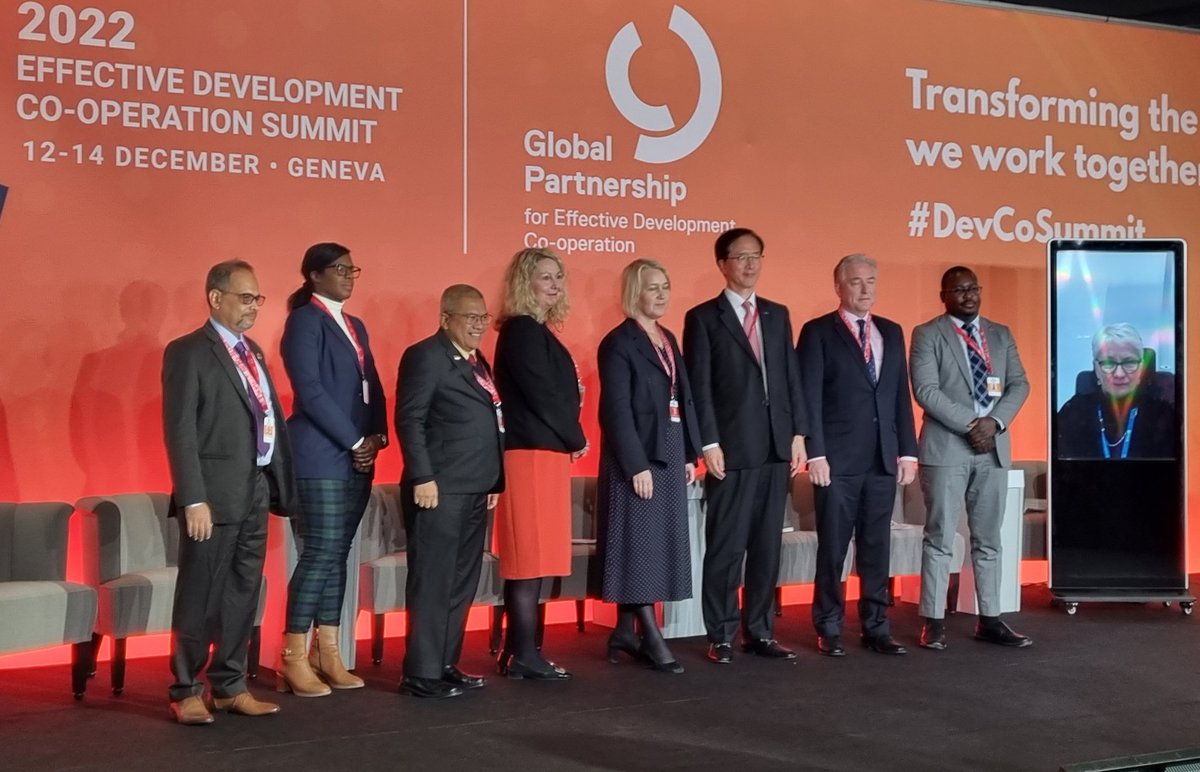 The #DevCoSummit Outcome Declaration has been officially adopted! 👏
Thanks to the hard work of everyone involved. The new co-chairs, 🇸🇪 Sweden and 🇮🇩Indonesia, now stand ready to take the work forward. #GPEDC