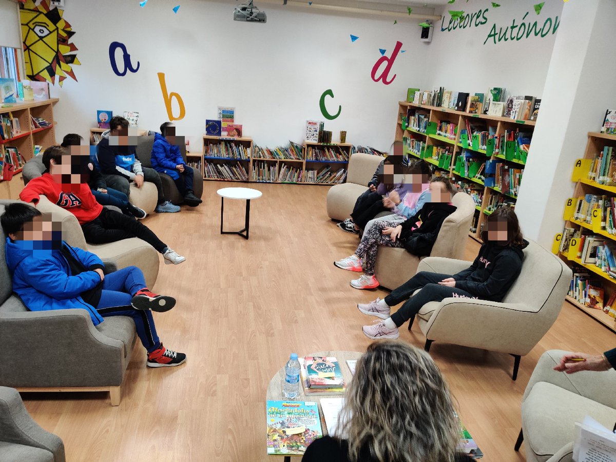 bibliotecaEPB's tweet photo. Día moi emocionante que completamos co voo das Bolboretas lectoras a través do cómic, acompañadas de @99lili da @bibcoruna de Los Rosales. #clubdelectura #bescolaresgal #bescolaresgalabertas https://t.co/8mmwRoI9wN