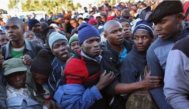 TheTruthPanther's tweet photo. JUST IN: Home affairs minister Aaron Motsoaledi revealed on Tuesday that Only 3% (6000 applications) of the estimated 178,000 Zimbabweans living in SA under the special exemption permit had applied for alternative visas by September. https://t.co/trGTT2LFTH