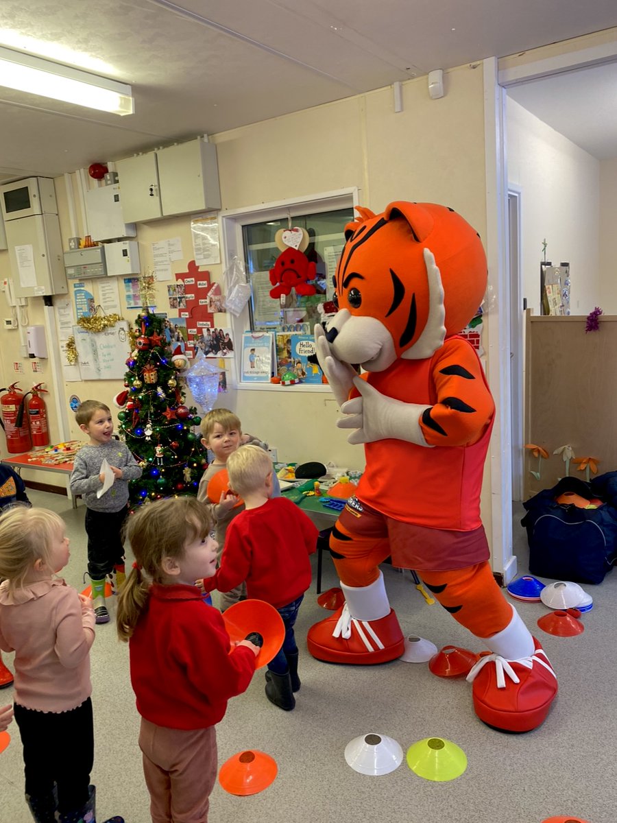 SportXplorers's tweet photo. Hey, it's Fast Freddie🐯Today I visited Little Friends in Grays with @Mr_Blackwood1, It was so fun to join in with the kids and get lots of high fives and hugs🤗 https://t.co/rgbnyPG5hm