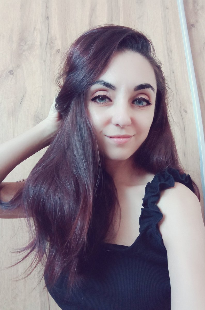 eFRESH_arty's tweet photo. Hi, my name is Maria🥰
I love bright colors, positive people and magical stories🫶. 
I reflect all this in my collections❤️‍🔥. 
All links are in the comments below👇
#Efresh_nft 
#NABU 
#WomenInNFTs https://t.co/QqZSUJhbK0