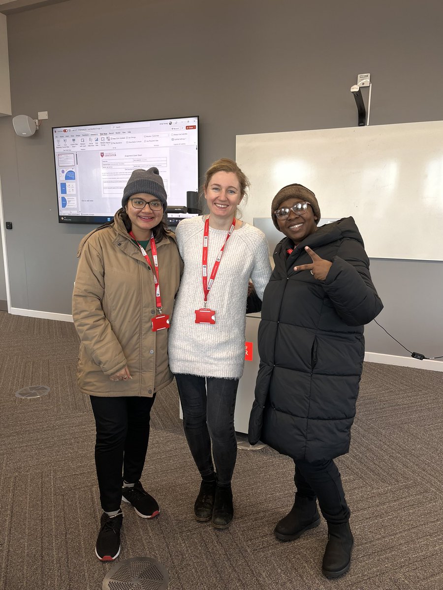 The teeny-tiniest presentation team today at uni of Maitri, myself and Gofaone.

Vertically challenged 😁❤️ 

#5footaverage