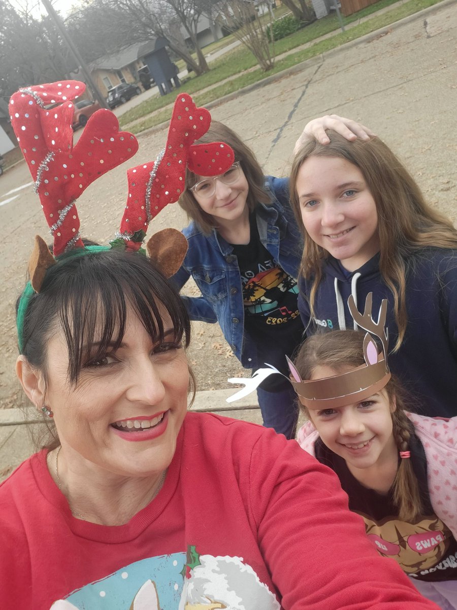 SandersSays080's tweet photo. CCE's Annual Reindeer Run- Just 1 more way we are #BetterTogether ! 🦌🦌🦌 #CCEbelieves #risdbelieves #RISDFLA https://t.co/duWDr2QSVN