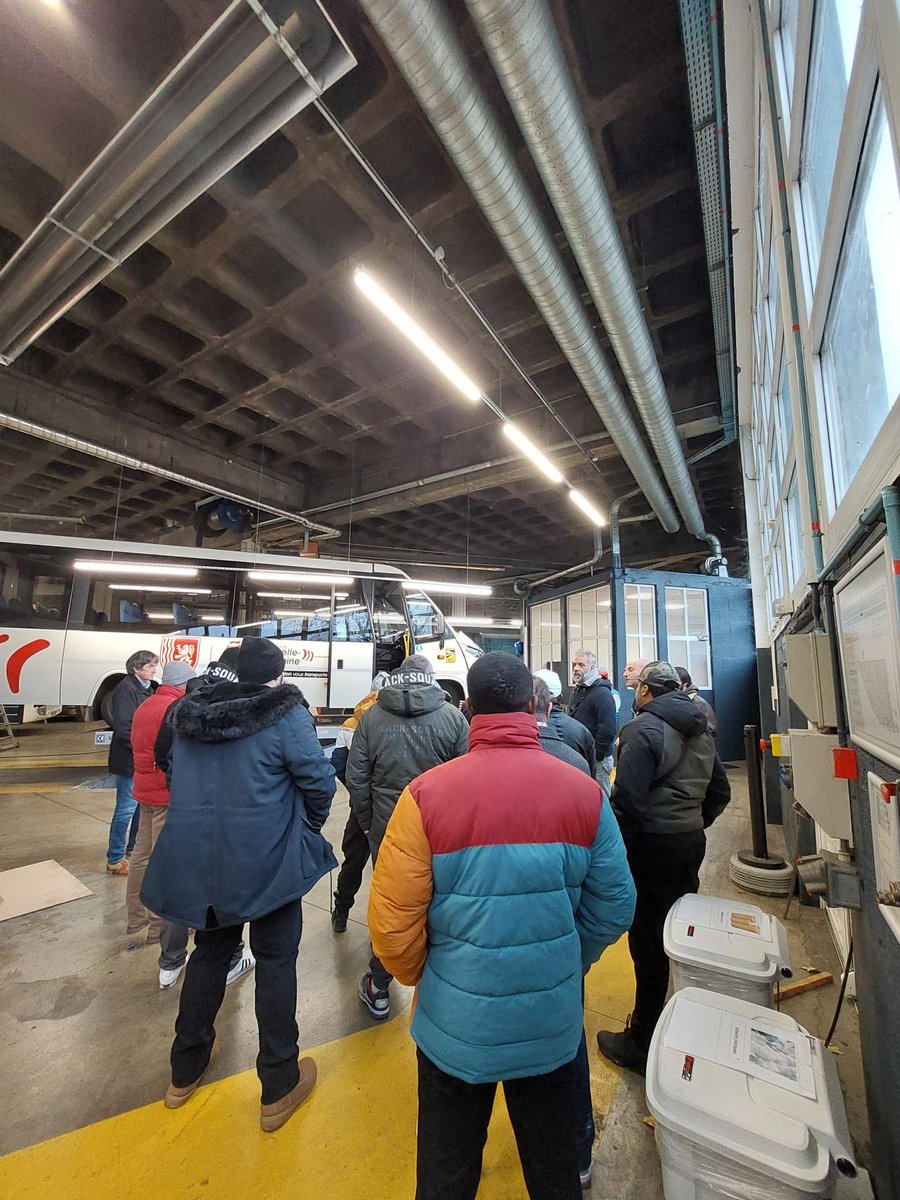 Gali96059582's tweet photo. [#Formation #Transport]🗓️Hier 15 personnes découvraient le métier de Conducteur/Conductrice de 🚌de transport scolaire à la #RRTHV.Pour les candidats intéressés: 🏁une formation, 1 diplôme et une embauche en CDI.
#AvecPoleEmploi pour agir sur les tensions de #Recrutement https://t.co/5NKoaRHnNt