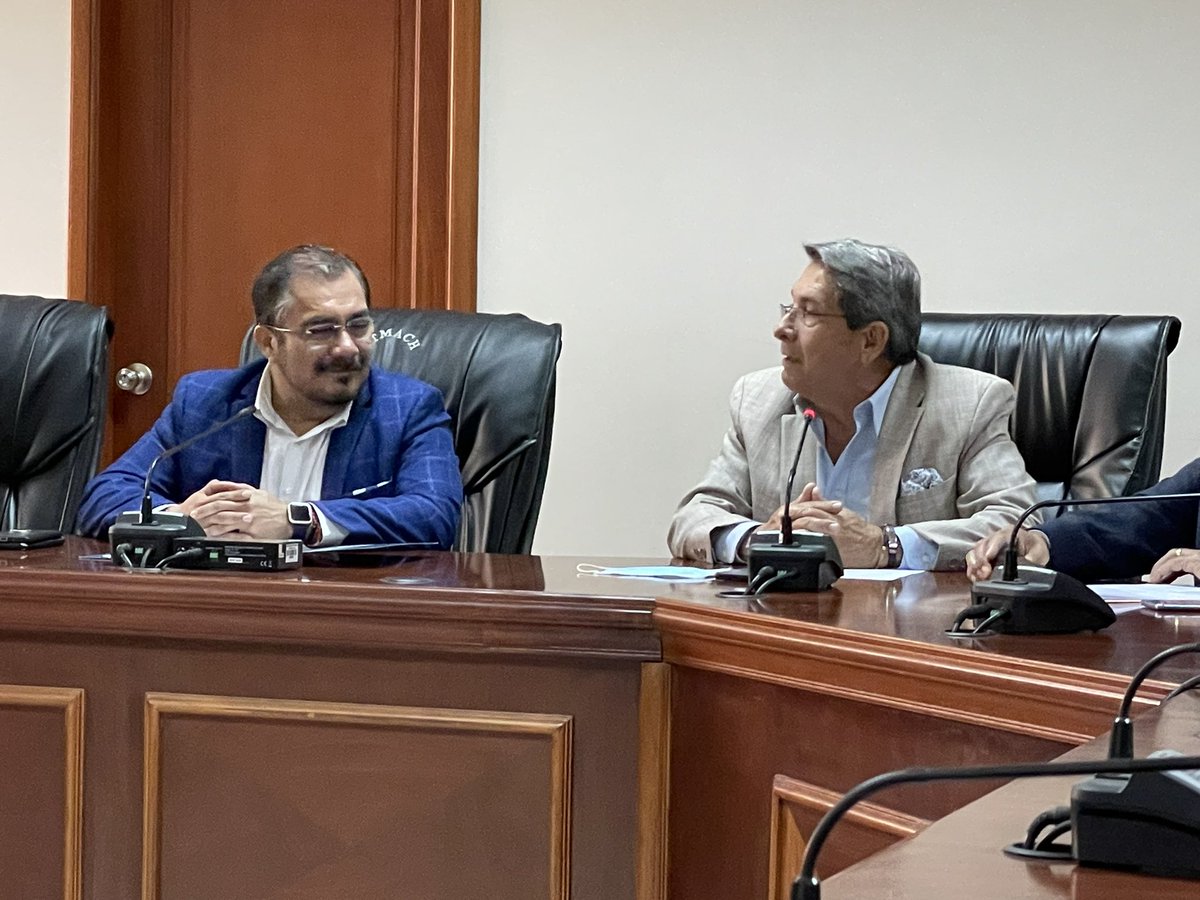 CECOR_1's tweet photo. En la firma del Convenio de Cooperación Interinstitucional entre la UTMACH y CECOR. https://t.co/GFLl2fGFEz