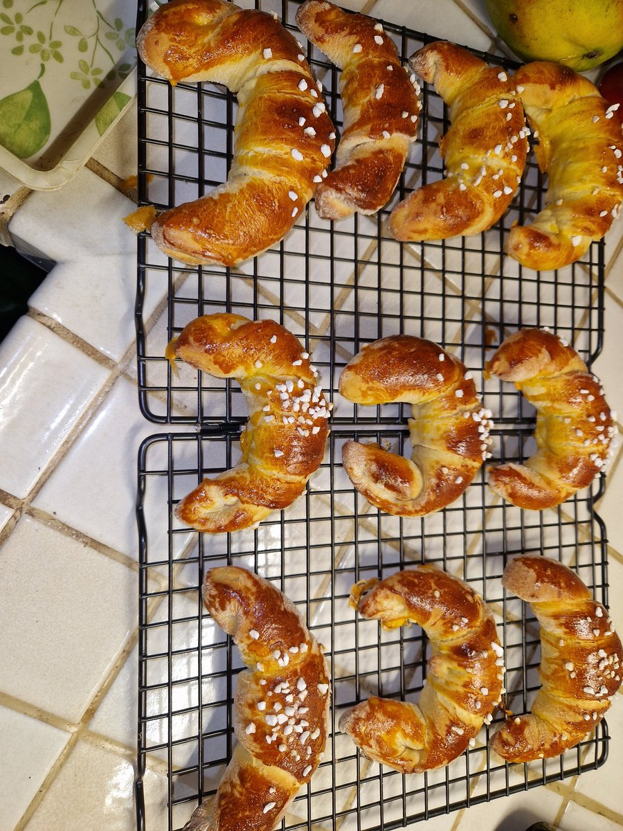 FewoTriberg's tweet photo. Frisch gebackene Brioche Kipferl versüßen das Leben https://t.co/b4OBSinkqu